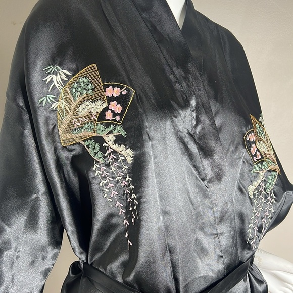 Golden Dragon Unisex XL Black Poly Embroidered Kimono Robe Front Tie - New - Picture 4 of 6